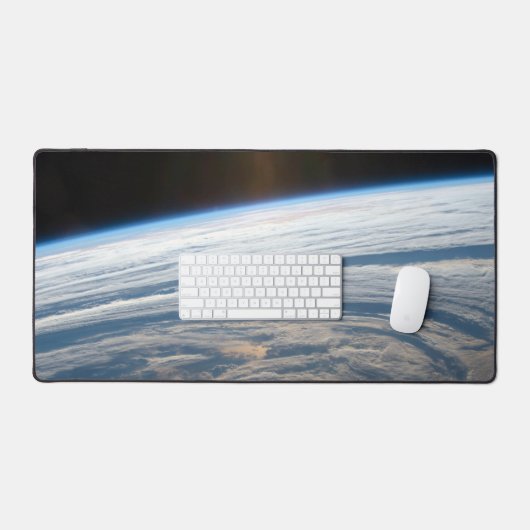 Bewolkte formaties in de Zuid-Indische Oceaan. Bureaumat (Keyboard & Muis)