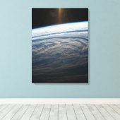 Bewolkte formaties in de Zuid-Indische Oceaan. Canvas Afdruk (Insitu (Houten vloer))