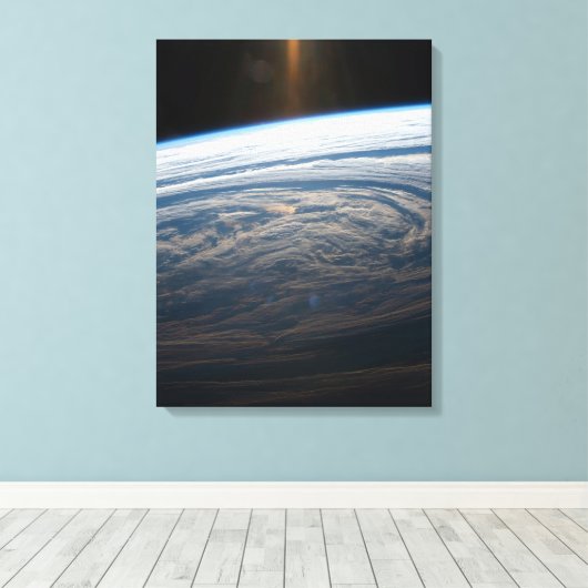 Bewolkte formaties in de Zuid-Indische Oceaan. Canvas Afdruk (Insitu (Houten vloer))