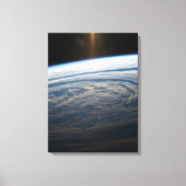 Bewolkte formaties in de Zuid-Indische Oceaan. Canvas Afdruk (Voorkant)