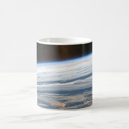 Bewolkte formaties in de Zuid-Indische Oceaan. Koffiemok (Center)