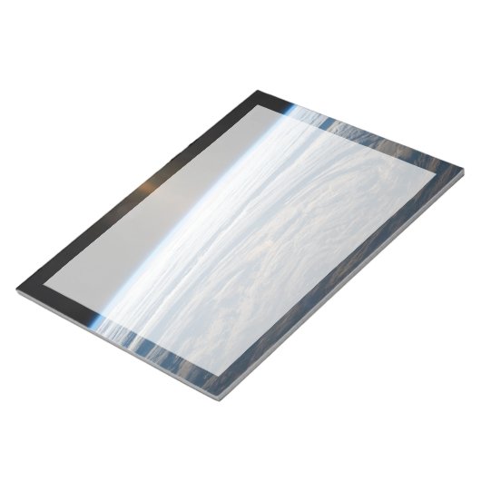 Bewolkte formaties in de Zuid-Indische Oceaan. Notitieblok (Schuin)