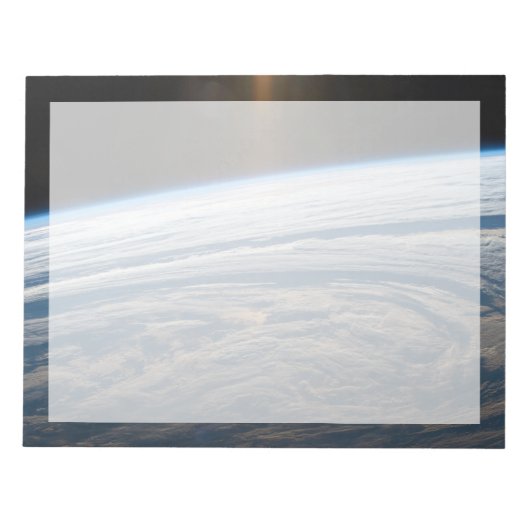 Bewolkte formaties in de Zuid-Indische Oceaan. Notitieblok (Voorkant)