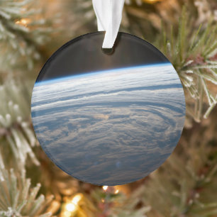 Bewolkte formaties in de Zuid-Indische Oceaan. Ornament