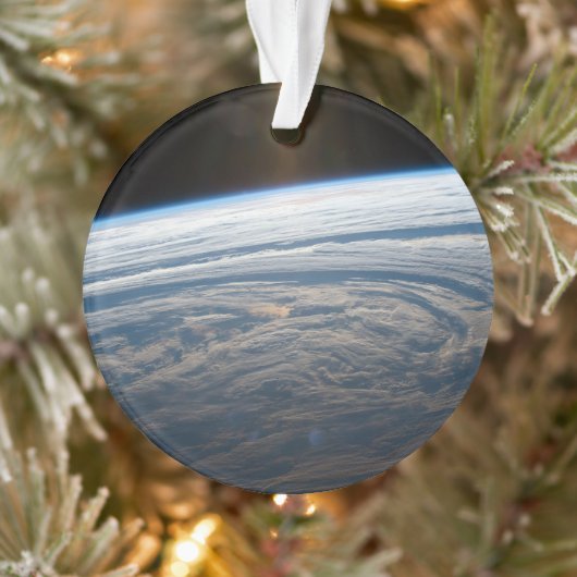 Bewolkte formaties in de Zuid-Indische Oceaan. Ornament (Boom)