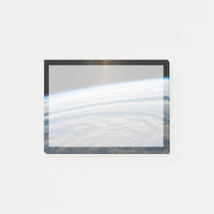 Bewolkte formaties in de Zuid-Indische Oceaan. Post-it® Notes