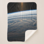 Bewolkte formaties in de Zuid-Indische Oceaan. Sherpa Deken (Voorkant)