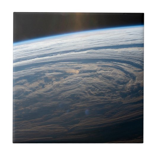 Bewolkte formaties in de Zuid-Indische Oceaan. Tegeltje (Voorkant)