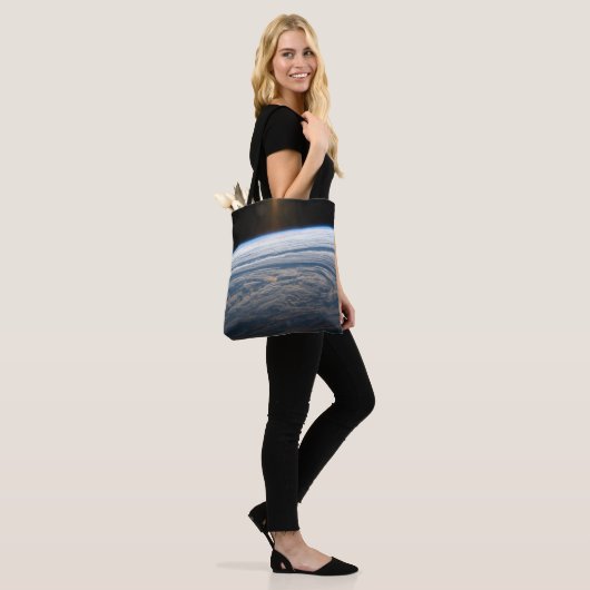 Bewolkte formaties in de Zuid-Indische Oceaan. Tote Bag (Op model)