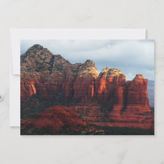 Bewolkte koffiepotrots in Sedona Arizona (Voorkant)