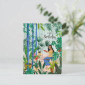 Bewuste blauwe kasplanten meisje lezend briefkaart (Staand voorkant)