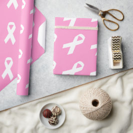 Bewustmakingslint op roze cadeaupapier