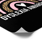 Bewustmakingsmaand Leopard Rainbow Dyslexie voor v Poster (Hoek)