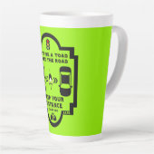 bewustzijn van verkeersveiligheid op de fiets latte mok (Rechterhoek)