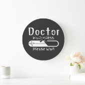 Bezig met het uitvoeren van de behandeling Wacht Grote Klok (Huis)