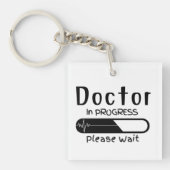 Bezig met het uitvoeren van de behandeling Wacht Sleutelhanger (voorkant)