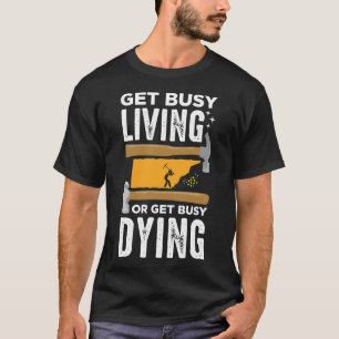 Bezig met levensonderhoud of met goudwinning t-shirt