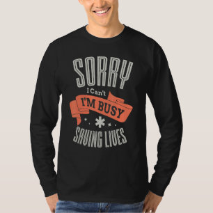 Bezig met opslaan van levens Ironic EMT Paramedic T-shirt