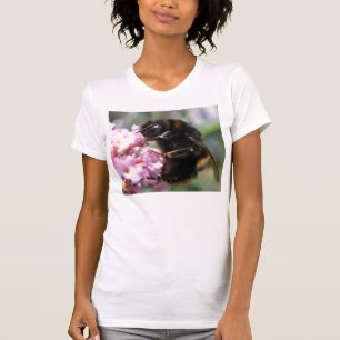 Bezig met roze bloemen en roze bloemen T-Shirt