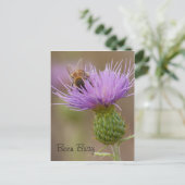 Bezige Bee op Paarse Thistle Foto Aangepast Briefkaart (Staand voorkant)