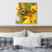 Bezige Bij op een Zonnebloem Canvas Afdruk (Insitu (Slaapkamer))