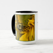 Bezige Bij op een Zonnebloem Mok (Voorkant links)