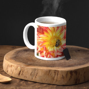 Bezige bijen met Dahlia en Paarse Thistle Mok
