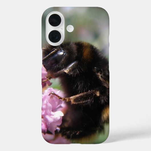 Bezige Bumblebee en Roze Flowers iPhone Case (Achterkant)