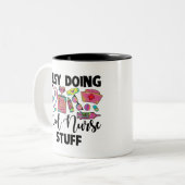 Bezige Mok voor Dode Cool Zurse Stuff (Voorkant links)