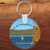 Bezoek PA Wilds Picturesque Souvenir Casey Bridge Sleutelhanger (Voorkant)