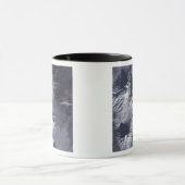 Bezymianny Volcano vertoont een bescheiden pluim Mok (Midden)