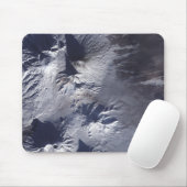 Bezymianny Volcano vertoont een bescheiden pluim Muismat (Met muis)