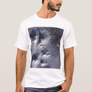 Bezymianny Volcano vertoont een bescheiden pluim T-shirt