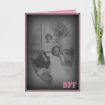 BFF BESTIE BEST FRIEND  CHRISTELIJKE BIRTHDAY KAART<br><div class="desc">Laat een beste vriend weten dat je van haar houdt met dit geïnspireerde wenskaart.. Creëer van een originele foto van circa 1920, is Proverbs 17:17a ingedrukt ("Een vriend houdt altijd van... ")... Je kunt de achtergrondkleur, het lettertype en de tekst naar wens wijzigen; U kunt jouw naam en de naam...</div>