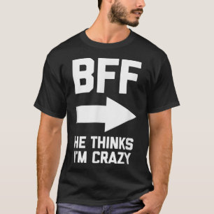 BFF Hij denkt dat ik Crazygrappige vrienden ben di T-shirt