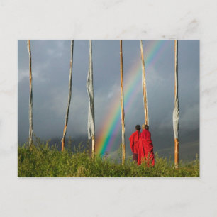 Bhutan, dorp Gangtey, regenboog boven twee monnike Briefkaart