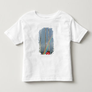 Bhutan, Gangtey dorp, Regenboog boven twee Kinder Shirts