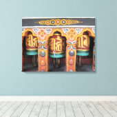 Bhutan gebedsmolens canvas afdruk (Insitu (Houten vloer))