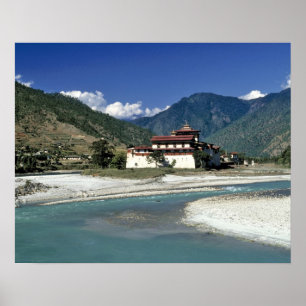 Bhutan, Punaka. De Mo Chhu rivier stroomt langs Poster