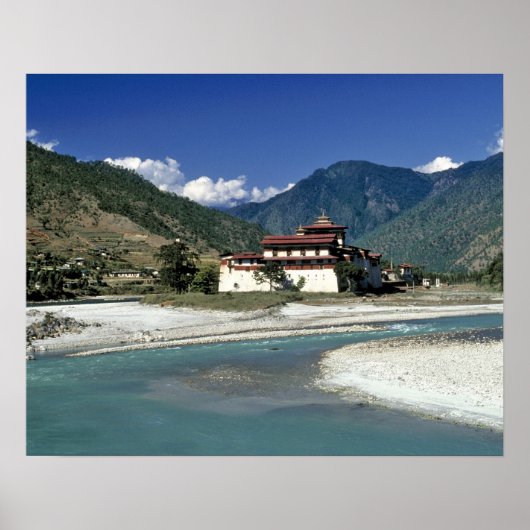 Bhutan, Punaka. De Mo Chhu rivier stroomt langs Poster (Voorkant)