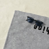 Bi-Black Duitse herder Schattige hond met aangepas Strandlaken (In situ)