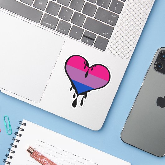 Bi Pride Dripping Heart Sticker (Laptop met iPhone)