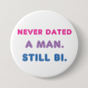 Bi Pride — Nooit een Man gehad. Nog steeds Bi. Ronde Button 7,6 Cm