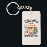Bibliopfiele definitie sleutelhanger<br><div class="desc">Verhef uw liefde voor literatuur met onze Bibliophile Definition Sleutelhanger - een charmant accessoire dat de vreugde van het lezen viert! Deze sleutelhanger is gemaakt voor boekenliefhebbers en heeft een prachtig vormgegeven charme met de omschrijving van een bibliofiel - iemand die boeken aanbidt en verzamelt. Deze sleutelhanger is gemaakt van...</div>