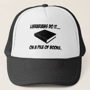 Bibliothecarissen Doen Het... Op Een Stapel Boeken Trucker Pet