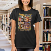Bibliotheek met de Ultimate Escape Room T-Shirt
