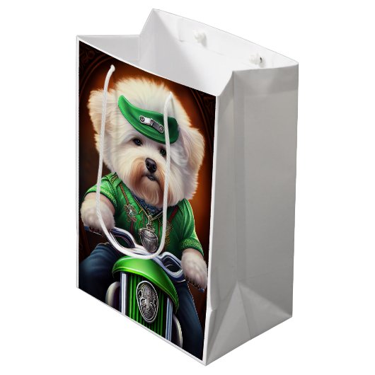 Bichon Frisé Dog Driving Bike St. Patrick's Day Medium Cadeauzakje (Voorkant Gekanteld)