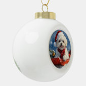 Bichon Frise Hond in Sledge Laat het Sneeuw Kerstm Keramische Bal Ornament (Links)