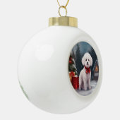 Bichon Frise Hond in Sneeuw Kerstmis Keramische Bal Ornament (Links)