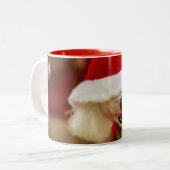 Bichon Frise pupil met kerstkleed Tweekleurige Koffiemok (Voorkant links)